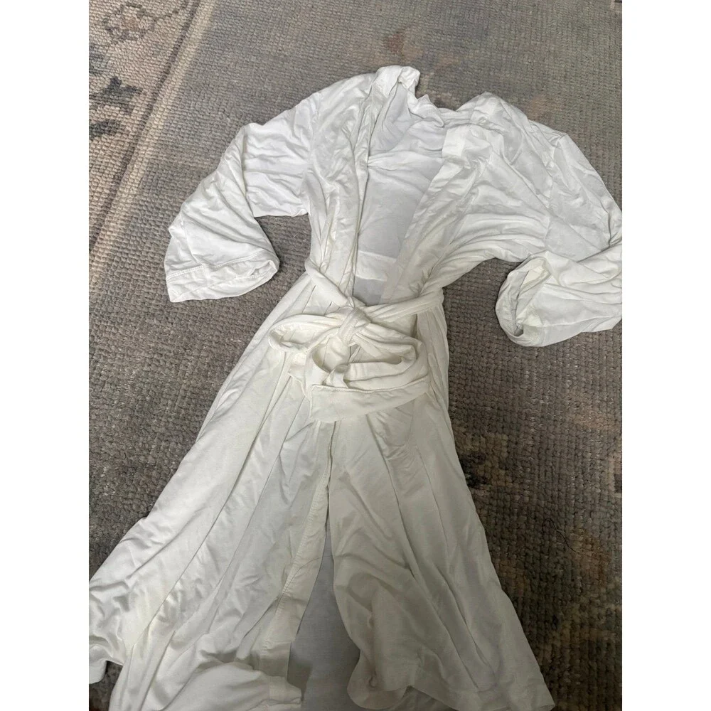 Lightweight White Short Sleeve Robe